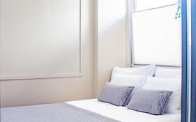 Central Apartment With Balcony And Views, Old Town, Metro